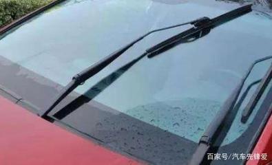 汽车挡风玻璃总是刮不干净?都是油膜惹的祸,老司机教你解决它!