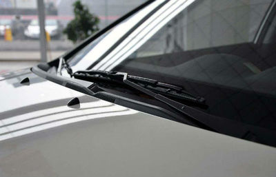 汽车挡风玻璃雨刮器水从哪儿加？教你如何添加雨刮水