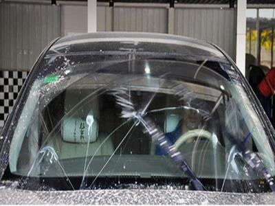 再见了雨刷！中国又一发明，老司机纷纷装上它，玻璃清晰还隔音